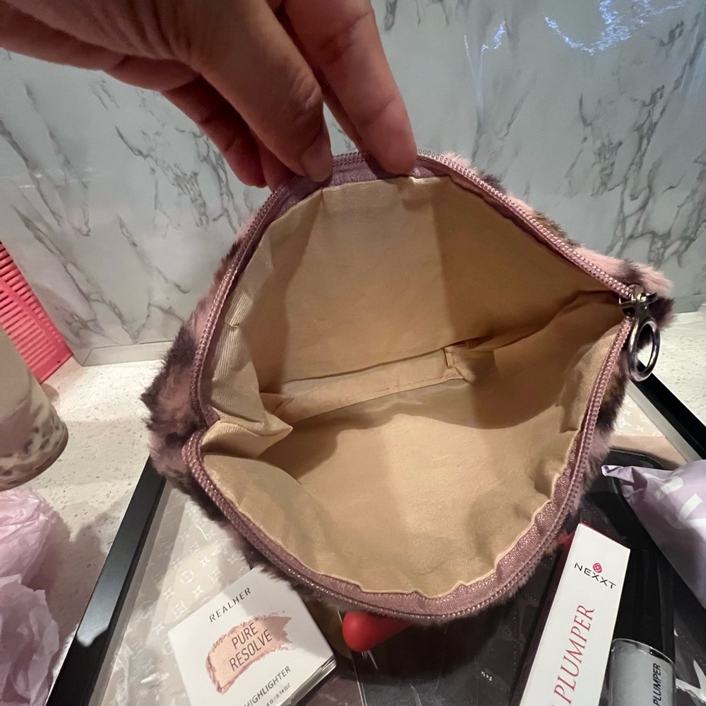Essentials Make Up Bundle - 6 pc Set - Picture 7 of 11